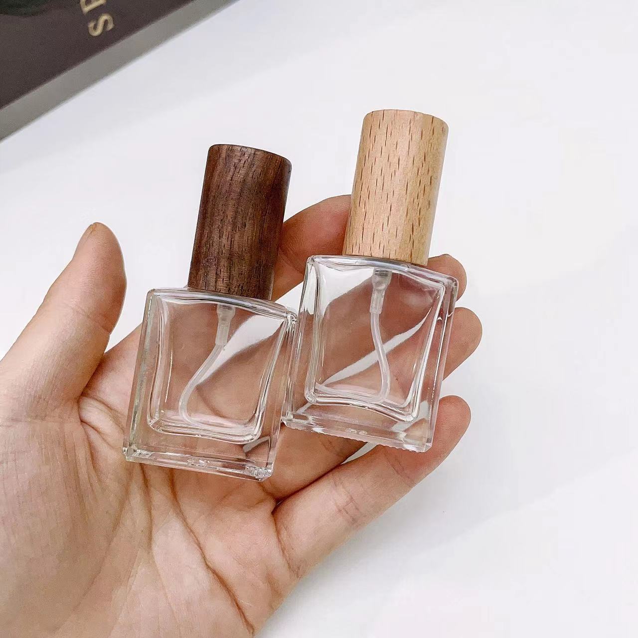 나무 뚜껑이 있는 투명한 두꺼운 유리 향수 스프레이 병 - Scent Eliminator Spray 리뷰 및 가격